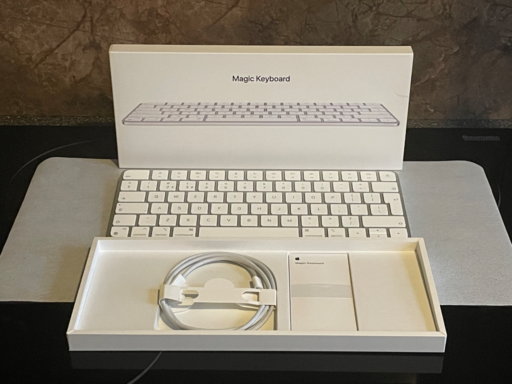 Apple Mac Mini M2 8GB RAM 512GB SSD + Magic Keyboard + Magic Mouse