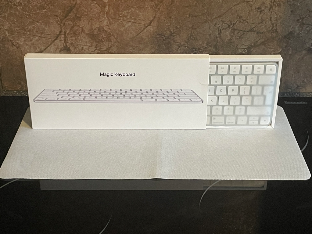 Apple Mac Mini M2 8GB RAM 512GB SSD + Magic Keyboard + Magic Mouse